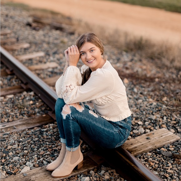 Meet your Posher, Megan - Picture 2 of 8